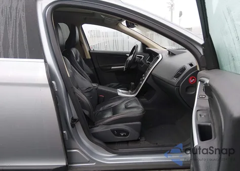 2010 Volvo Xc60 T6/T6 R-Design z USA, uszkodzony, nr VIN YV4992DZ6A2095944